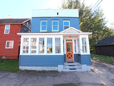 806 Pine St, Calumet, MI 49913 - photo 3