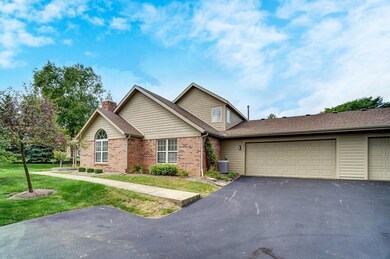 2816 Laurel Wind Blvd unit 2816, Lewis Center, OH 43035 - photo 2