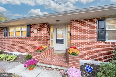 820 N Franklin St, Pottstown, PA 19464 - photo 2