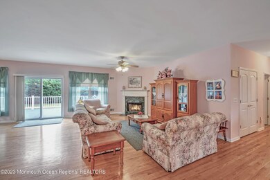 08-LIVING ROOM