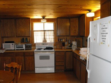4 1367 Green Top Kitchen