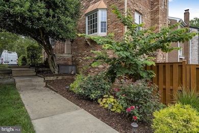 10419 Courthouse Dr, Fairfax, VA 22030 - photo 2