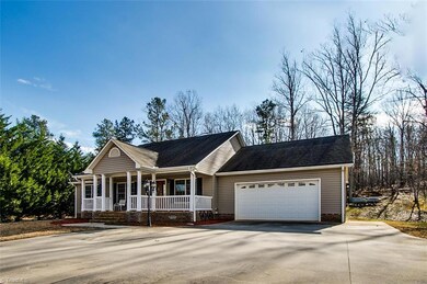 792 Raintree Ct, Randleman, NC 27317 - photo 2