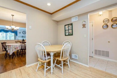 07_9SheffieldCt_177002_Kitchen_HiRes