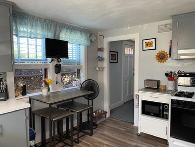 Kitchen eating area