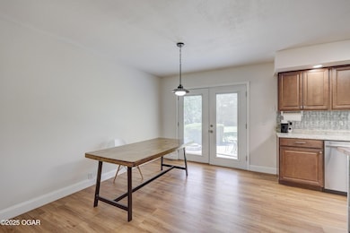 Eat-In Kitchen