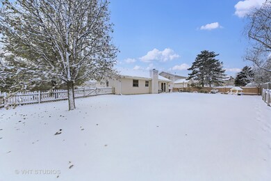 2203 Wentworth Ct, Naperville, IL 60565 - photo 5