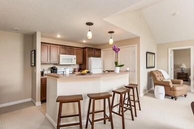 Eating bar in kitchen