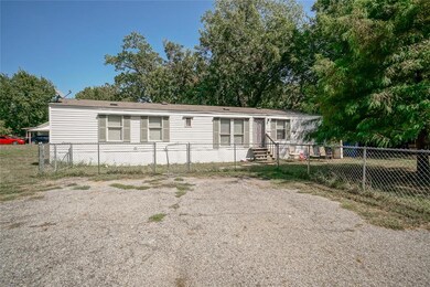 2202 Railroad Blvd, Denison, TX 75020 - photo 2