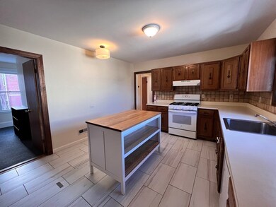 207 Lowell St unit 2, Somerville, MA 02144 - photo 5