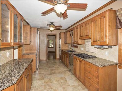FABULOUS KITCHEN (19' X 9'6