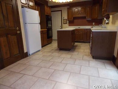Kitchen BUILT-IN DOUBLE OVEN AND FRIGIDAIRE REFRIG