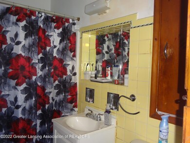 902 W Lapeer St, Lansing, MI 48915 - photo 7