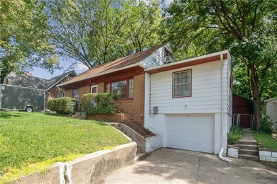 2223 E 29th St, Des Moines, IA 50317 - photo 2