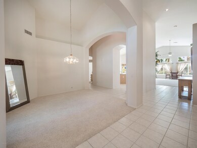 INSIDE ENTRY & DINE RM