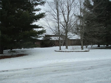 9102 Lake Crest Dr, Whitmore Lake, MI 48189 - photo 5