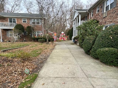 235 Fairharbor Dr unit 235, Patchogue, NY 11772 - photo 5