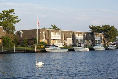 18 Starboard Ln unit 8-66, Patchogue, NY 11772 - photo 2