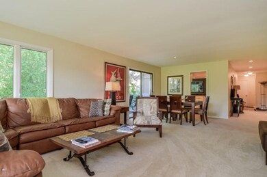 005-Living_Room-1037018-mls