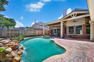 Sparkling Pool with waterfall, stamped concrete de