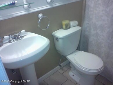 597 Stony Hollow Cir, Tobyhanna, PA 18466 - photo 2