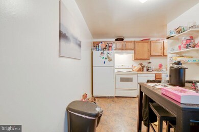 869 Hollins St, Baltimore, MD 21201 - photo 7