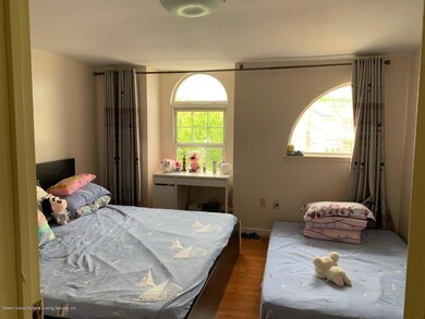 96 N Railroad Ave, Staten Island, NY 10304 - photo 3