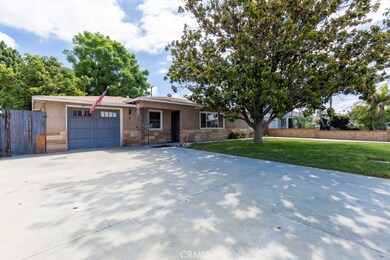 Plenty of room for guests. Nice wide driveway.