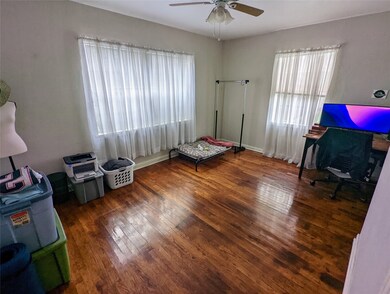 208 Melbourne St, Houston, TX 77022 - photo 5