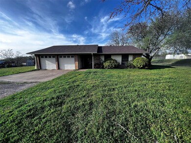 2102 Hill Top Cir, Weatherford, TX 76085 - photo 2