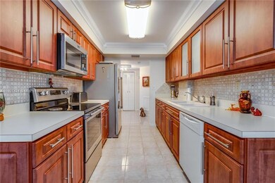 Kitchen - plenty of cabinets