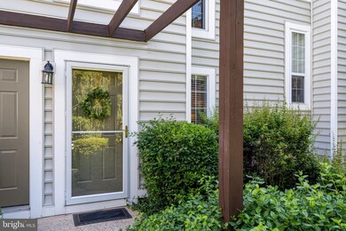 10036 Oakton Terrace Rd, Oakton, VA 22124 - photo 2