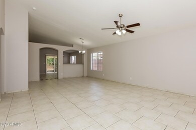 002-photo-living-room-12853607