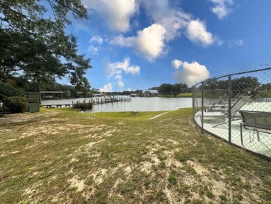 Waterfront Access - Pool and Laundry!