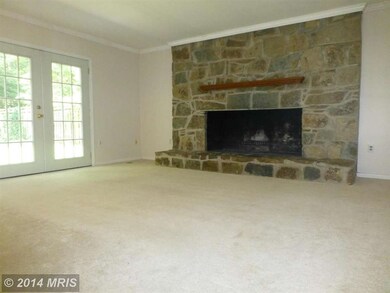 9337 Tovito Dr, Fairfax, VA 22031 - photo 7