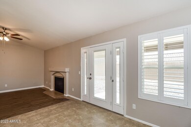 006-photo-dining-room-11293434