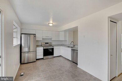 3813 Water Drop Ct, Burtonsville, MD 20866 - photo 7