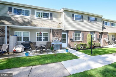 325 S Warminster Rd unit B9, Hatboro, PA 19040 - photo 2