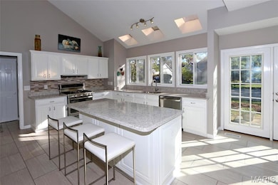 12762 Hezel Ln, Saint Louis, MO 63141 - photo 7