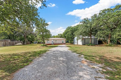 4501 Tulip Dr, Granbury, TX 76049 - photo 3