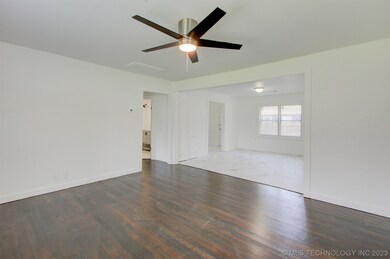 607 E 6th St, Claremore, OK 74017 - photo 5