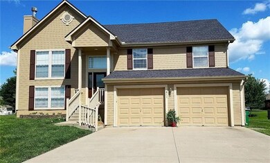 811 Cindy Ln, Raymore, MO 64083 - photo 3