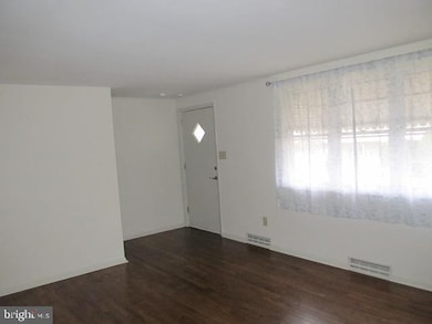 3423 Arlington St, Reading, PA 19605 - photo 4