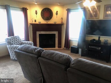 268 Hampshire Dr, Sellersville, PA 18960 - photo 4