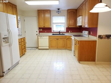 640 S Bridge St, Sheridan, OR 97378 - photo 6