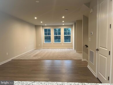 4012 Shire Meadow Ln, Triangle, VA 22172 - photo 5