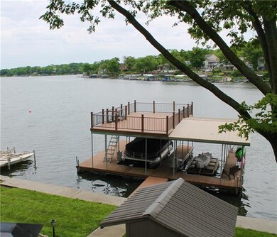Double Well with Lifts and Sun Deck. Small storage