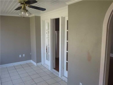 Entry/Foyer.