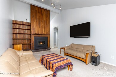 Living Room-20220222-8680