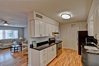 10020 W Cumberland Dr, Sun City, AZ 85351 - photo 3